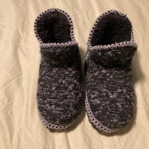 MukLuks womens slippers - size M (7/8)